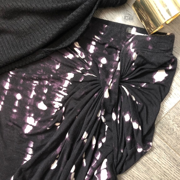 Asymmetrical Skirt - Picture 6 of 8